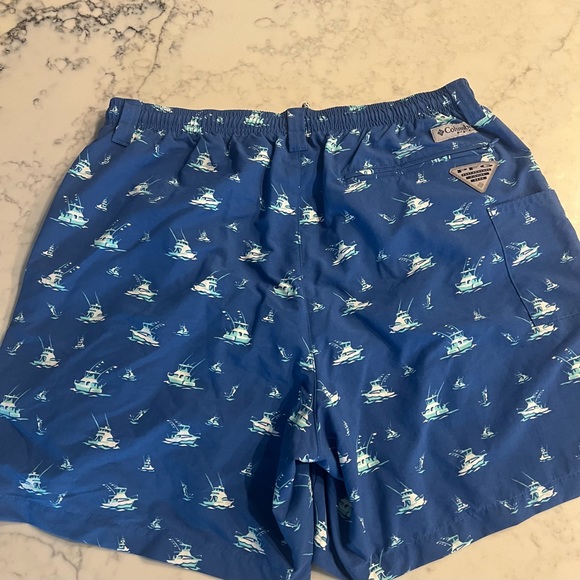 Men’s Columbia PFG Omni - Shield Fishing Boat swim trunks Medium EUC - Picture 2 of 11